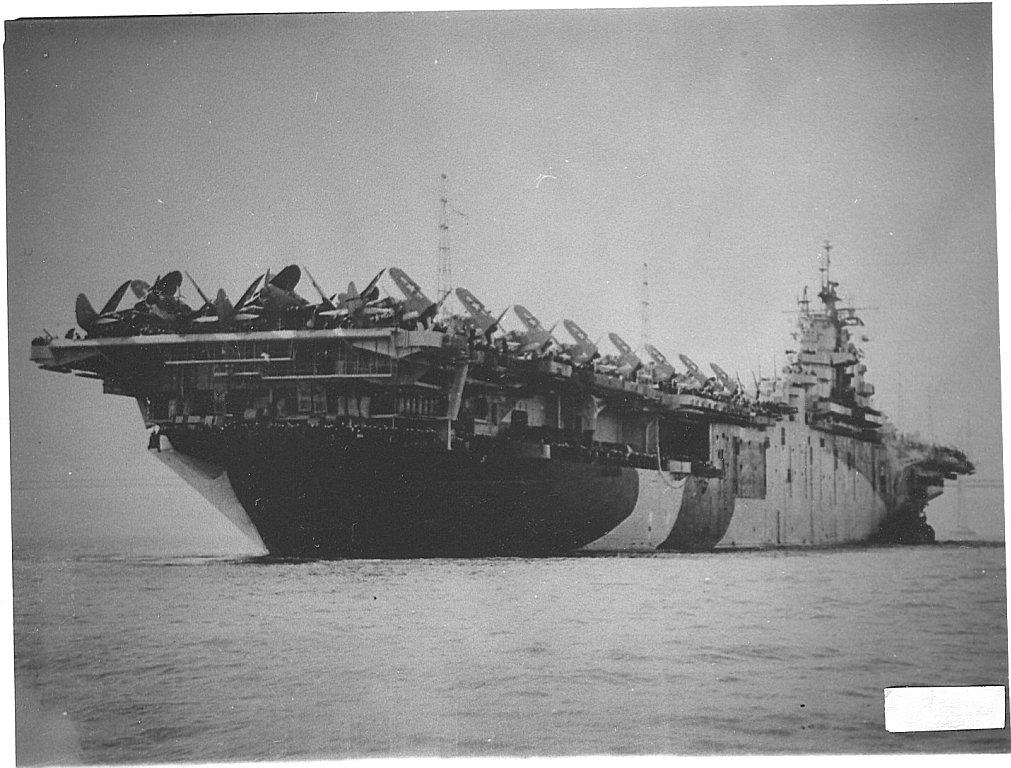9 августа изменение. Авианосец Эссекс CV-9. USS Essex CV-9 1944. USS Essex 1942. USS Эссекс второй мировой войны.